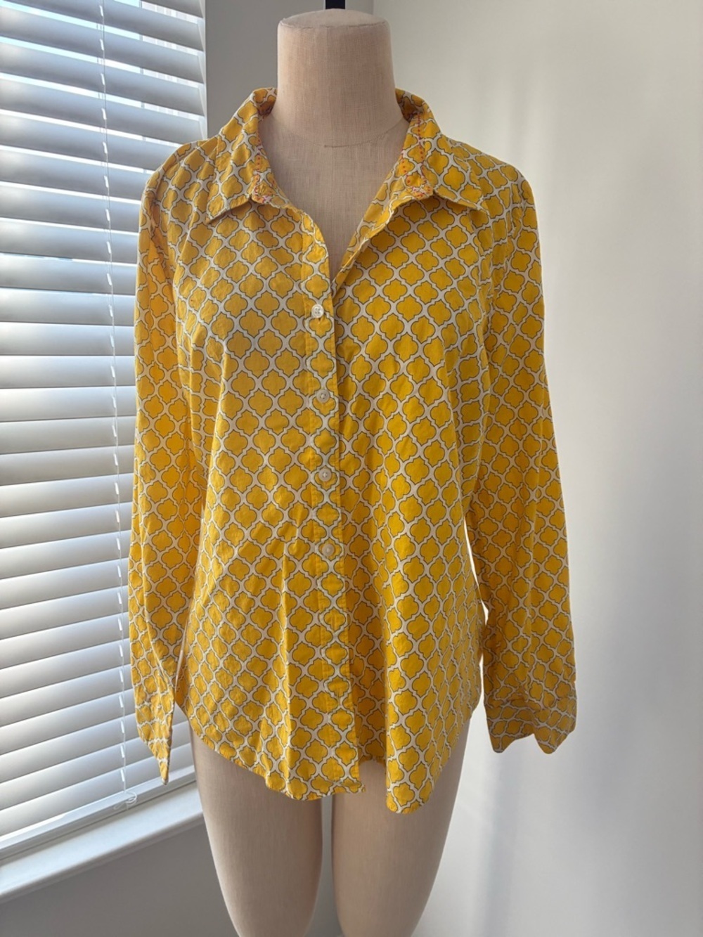 Crown & Ivy Women's Yellow Geometric Button Down Top